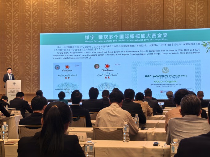 6月18日，由中國(guó)甘肅省人民政府主辦、中國(guó)國(guó)際貿(mào)易促進(jìn)委員會(huì)甘肅省委員會(huì)承辦的“..